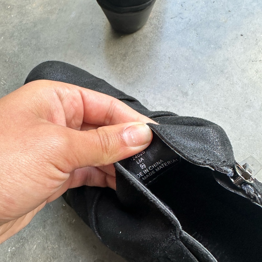 Black boots size 9 1/2